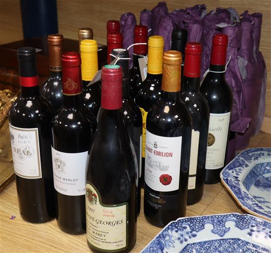 A mixed collection of red table wines (27 bottles)